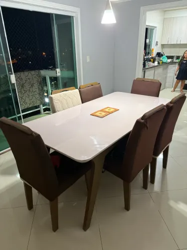 Conjunto mesa 6 lugares com cadeiras e tampo de vidro
