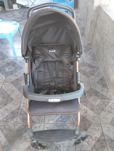Vendo carrinho de bebê Burigotto