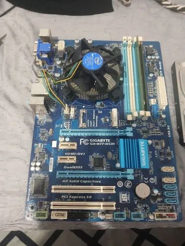Gigabyte GA-H77-DS3H completa