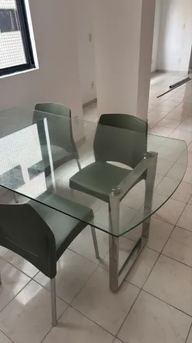 Mesa e cadeiras 