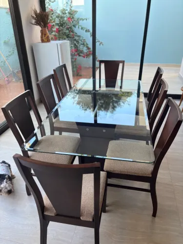Mesa de jantar de vidro 1mx2m e 8 cadeiras (madeira maciça)