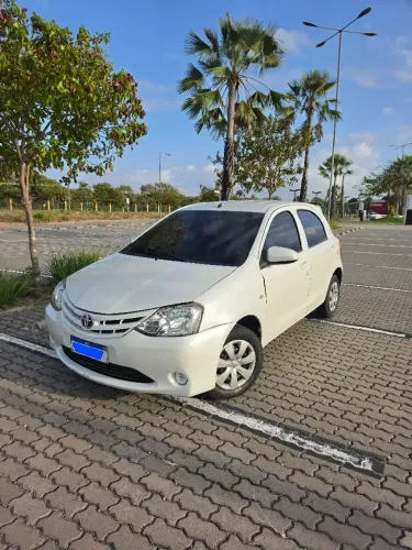 Toyota Etios X 1.3 Flex 16V 5P Mec. 2015