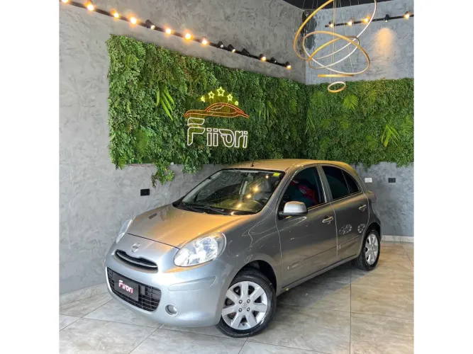 Nissan March S 1.0 12V Flex 5P 2013