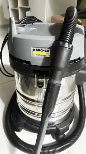 Vendo extratora karcher 4/20