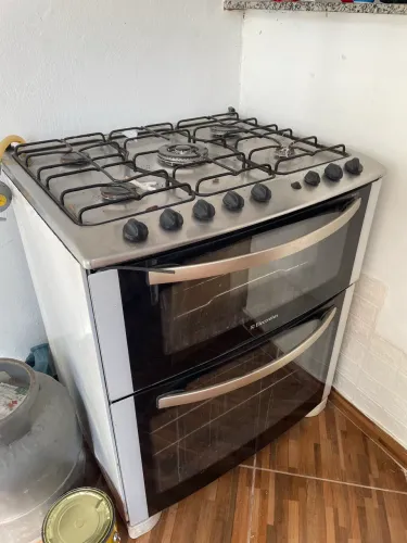 Troco fogão Electrolux 5 bocas 2 fornos por um fogão de 4 bocas