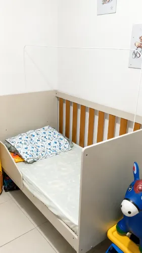 Kit Quarto Infantil Reller Isis (Berço 2 em 1 + Guarda-Roupa)