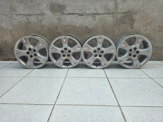 Vendo jogo de rodas do Corolla 2009 aro 16