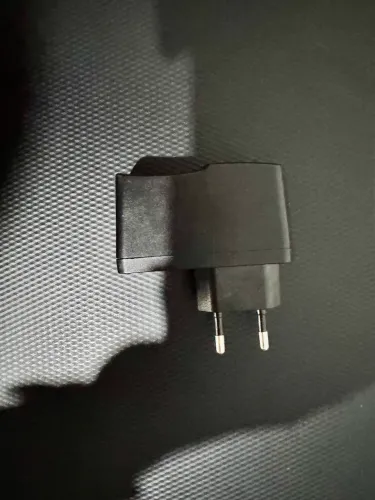Adaptador de Tomada com Porta USB - Compacto e Prático