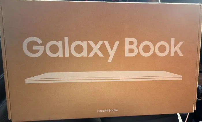 Notebook Galaxy Book 4 - Intel Core i3, 8Gb RAM DDR4, 256GB NVME - WIN11 (NOVO SEM Uso)
