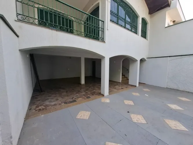 Casa com 3 quartos (1 suíte) para alugar, 231 m² por R$ 2.700/mês - Vila Rezende - Piracic