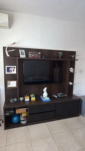 Painel com rack em mdf