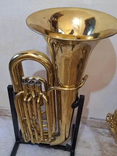 Tuba Weril J370 3/4 de 4 pistos em Sib.