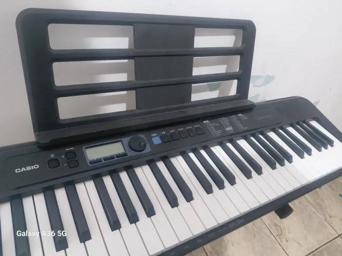 Teclado Casio Casiotone CT-S300 61 teclas sensíveis - Ótimo estado