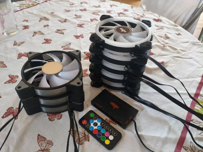 Kit 8 Ventoinhas PC: 5x Aigo DR12 + 3x Aigo AR12 Pro + Controladora + Controle