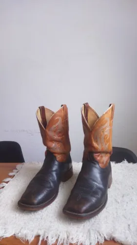 Bota Justin