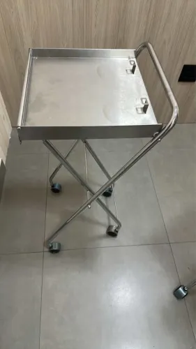 Mesa para cabeleireiro com roda Inox