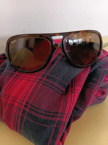 Oculos ray ban original unisex , bom estado. 