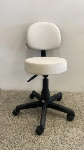 4 Cadeira mochos de couro branco giratória