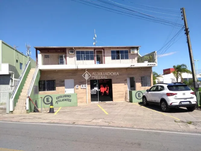 Ótimas casas geminadas, perto do comércio local, 3 casas e uma sala comercial, todos aluga