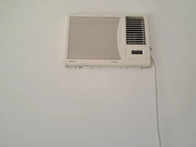 Vendo ar condicionado se marca GREE. GOLD LAYER100% com controle e manual de instruções.