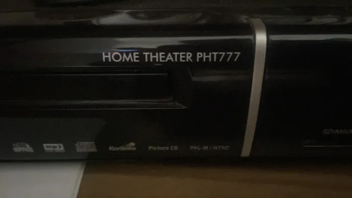 Home theater pht 777