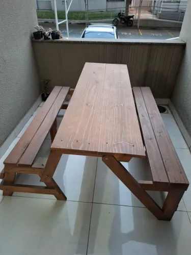 Mesa que vira banco