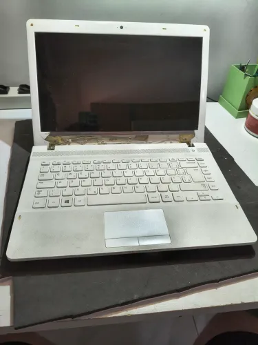 Notebook Samsung NP270E4E Branco | Core i3 | Para Retirada De Peças ou Conserto