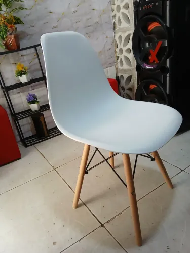 Cadeira linda cada 150,00. Capa 40,00.