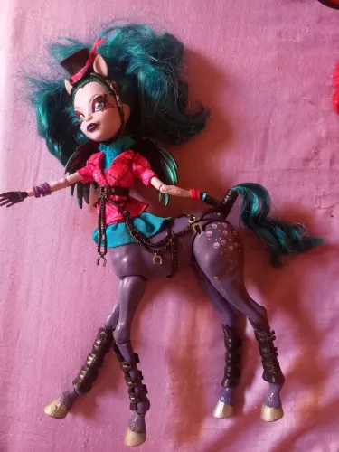 Vendo monster high g1 avea trotter