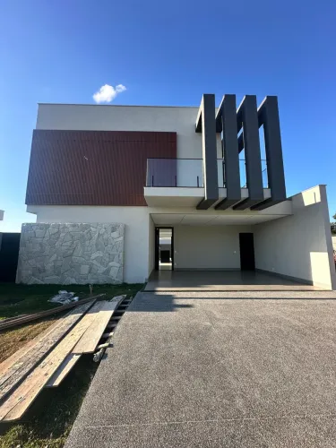 Casa em condomínio, 4 quartos, 4 suítes, 215 m², 4 vagas no Jardins Barcelona em Senador C