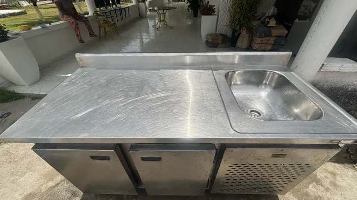 Bancada Com Pia Em Inox E Geladeira/Balcão Refrigerado Acoplado 