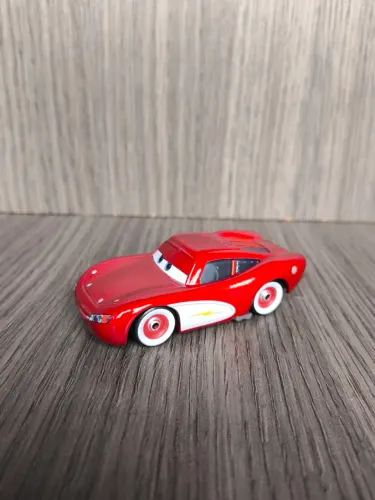 Relâmpago McQueen Pneus Brancos Miniatura Filme Carros Metal Diecast Lacrado 