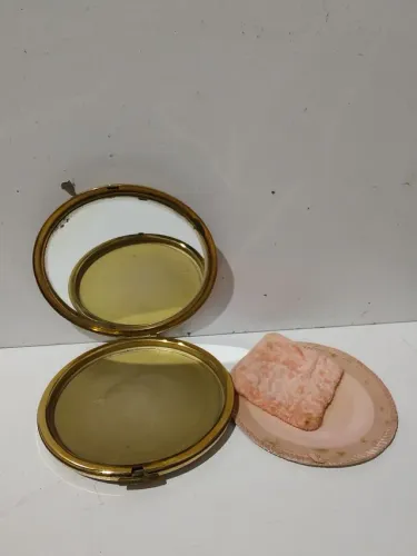 Caixa de pó antiga