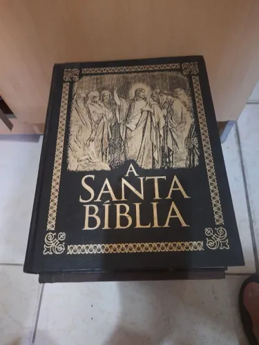 A Santa Bíblia grande com DVD 