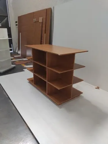 Balcão central de loja gondola amadeirado pequeno