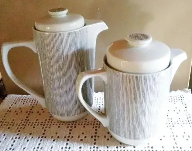 Baixou! Antigo Par de Bules, Porcelana Schimidt. 