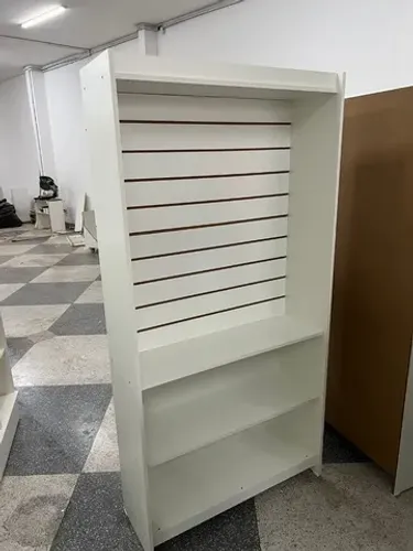 ESTANTE CANALETADA C/ PRATELEIRAS BRANCA MDF