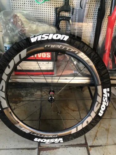 Roda de Carbono Metron 81 SL