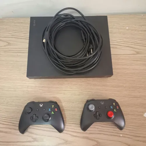 Promoção Xbox One X 2 Controles 4K 1 TB Zerado( ACEITO CREDISHOP)<br>( ACEITO CREDISHOP)