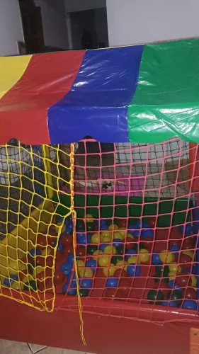 Aluguel de piscina de bolinha e pula pula