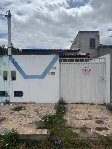 Casa 2/4 com suíte próximo à Fraga Maia