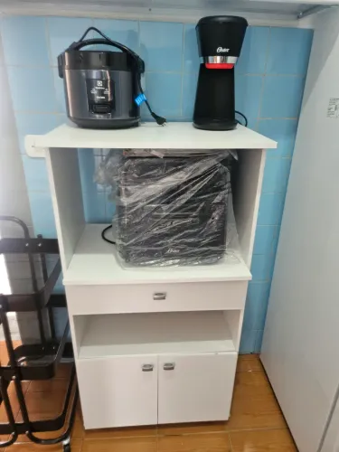 Armário Multiuso  Branco,em perfeito estado 