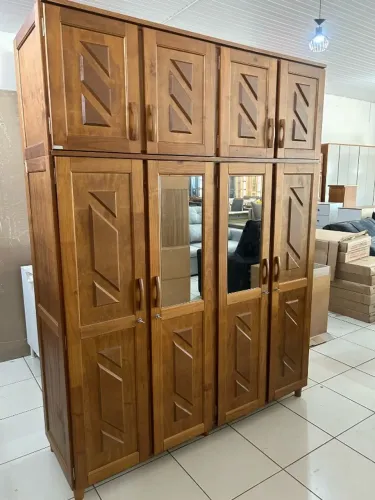 Guarda roupa em madeira de pinos com espelho