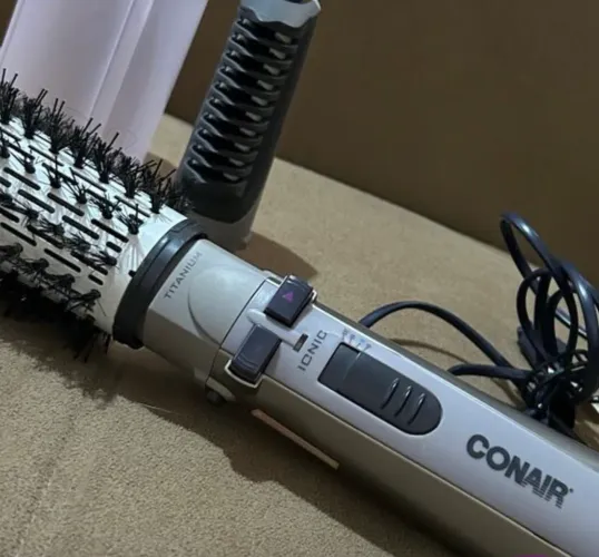 ESCOVA ROTATIVA CONAIR (Polishop)
