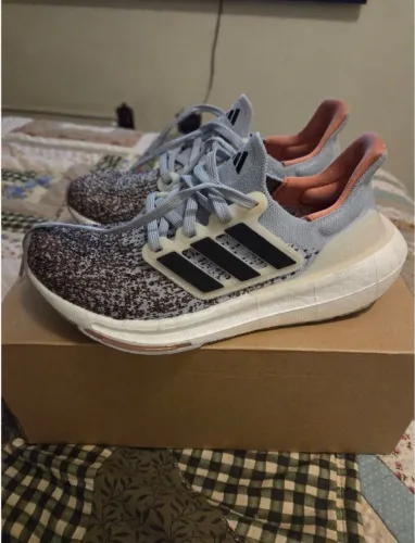 Adidas Ultraboost 20 - Azul e Marrom