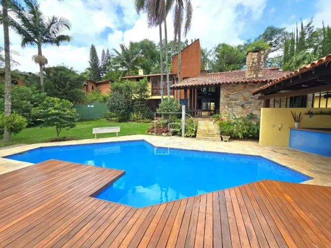 Casa em condomínio na Granja Viana!!!