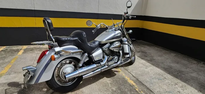 Moto Shadow 750 cc - Cor Prata - Ano 2010 - 27.000 Km - Única Dona 