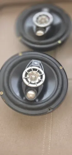 4 autofalantes jbl de 100v rms mais modulo sondigital e uma. caixa de grave. 