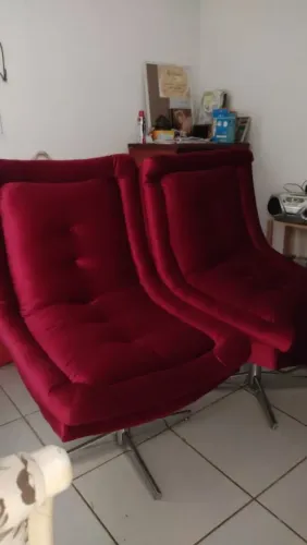 2 Poltronas Giratórias Vermelhas 270,00 cada