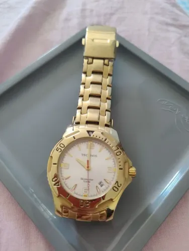 Relógio Technos dourado